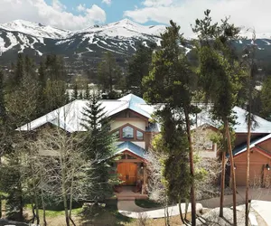 Photo 3 - Cherry Ridge by Avantstay Incredible Mountain Mansion w/ Game Room, Hot Tub & Views!!