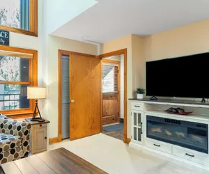 Photo 4 - Cimarron Lodge 14 by Avantstay Ski-in/ski-out Property in Complex w/ Two Hot Tubs! Permit#3601