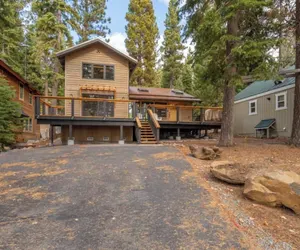 Photo 2 - Henderson by Avantstay Lake View! Walk to Beach, Garwoods & More!