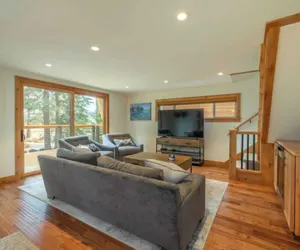 Photo 4 - Henderson by Avantstay Lake View! Walk to Beach, Garwoods & More!