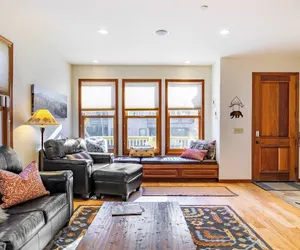 Photo 3 - Pacific Street Townhome 514b by Avantstay Cute Townhouse in the Heart of Telluride!