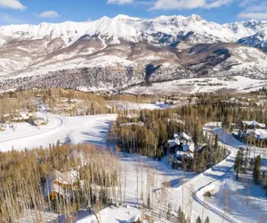 Photo 5 - Snowdrift Cabin by Avantstay Breathtaking Home w/ Prime Ski Access