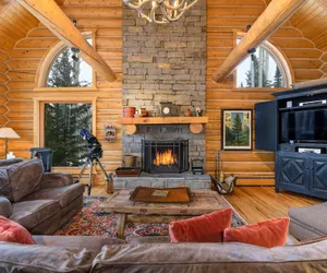 Photo 2 - Snowdrift Cabin by Avantstay Breathtaking Home w/ Prime Ski Access