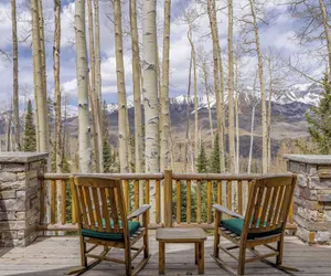 Photo 4 - Snowdrift Cabin by Avantstay Breathtaking Home w/ Prime Ski Access