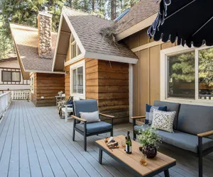 Photo 4 - Hartwood by Avantstay Cozy Big Bear Abode w/ Spacious Deck & Stone Fireplace