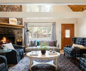 Photo 5 - Hartwood by Avantstay Cozy Big Bear Abode w/ Spacious Deck & Stone Fireplace