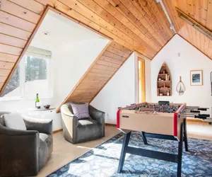 Photo 3 - Hartwood by Avantstay Cozy Big Bear Abode w/ Spacious Deck & Stone Fireplace