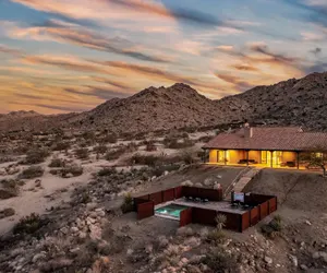 Photo 2 - Desert Stone by Avantstay Contemporary Desert Oasis With Pool & Hot Tub