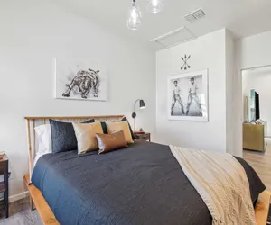 Photo 3 - Barton by Avantstay Lake Views w/ Hot Tub, Pool & Ping Pong!