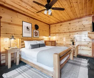 Photo 4 - Sycamore by Avantstay Spectacular Mountain Home w/ Indoor Pool, Hot Tub, Home Theatre & Fire Pit!