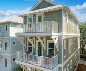 Photo 3 - Bellview by Avantstay Gorgeous Home w/ Multiple Balconies & Living Areas