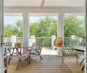 Photo 2 - Bellview by Avantstay Gorgeous Home w/ Multiple Balconies & Living Areas