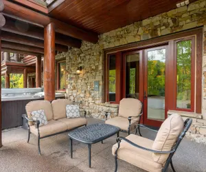 Photo 4 - Townhome on the Creek 135 by Avantstay Ski In/ Ski Out Home w/ Hot Tub