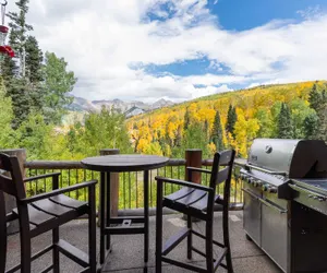 Photo 3 - Townhome on the Creek 135 by Avantstay Ski In/ Ski Out Home w/ Hot Tub