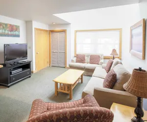 Photo 3 - Cimarron Lodge 7 by Avantstay Ski-in/ski-out Property in Complex w/ Two Hot Tubs!