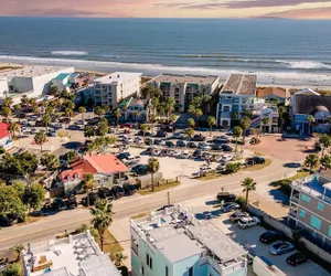 Photo 3 - Sea Shell by Avantstay Breezy Beachside Getaway w/ Rooftop Deck & 6 BRs