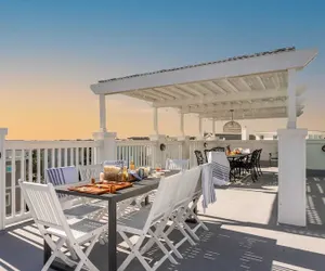 Photo 2 - Sea Shell by Avantstay Breezy Beachside Getaway w/ Rooftop Deck & 6 BRs