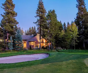 Photo 5 - Sunriver by Avantstay Cozy Mountain Home w/ Indoor Pool and Hot Tub