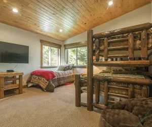 Photo 4 - Sawtooth by Avantstay Spacious Pine Tree Cabin w/ Hot Tub