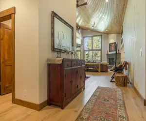 Photo 3 - Sawtooth by Avantstay Spacious Pine Tree Cabin w/ Hot Tub