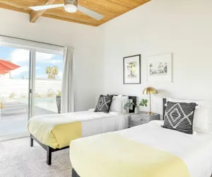 Photo 5 - Lloyd by Avantstay Palm Spring Paradise w/ Pool, Large Yard & Table Tennis! Permit#3779