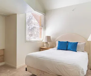 Photo 4 - Columbia Place 5 by Avantstay Ski-in/ski-out Unit in Great Location!