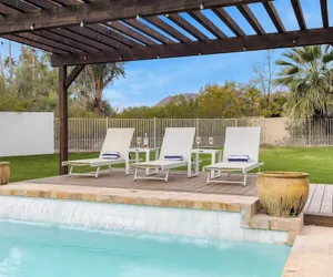 Photo 2 - Sleeps 19, 7bdr Estate! Sports Court, Putting Green, Pool Farrier by Avantstay