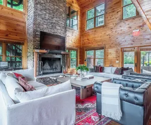 Photo 4 - Hickory Ridge by Avantstay Sleeps 20! Incredible Private Elevated Cabin
