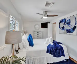 Photo 4 - 4BD House with Private Heated Pool