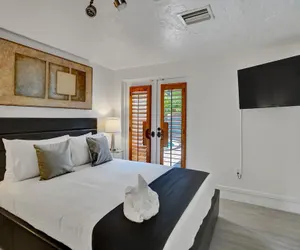 Photo 3 - 4BD House with Private Heated Pool