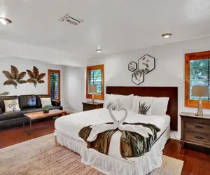 Photo 5 - 4BD House with Private Heated Pool