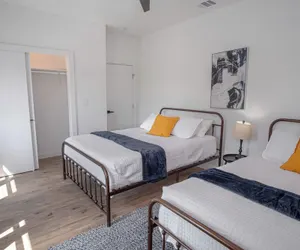 Photo 5 - Gorgeous 3 BR 2 BA Near Amazing Downtown