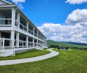 Photo 2 - Blue Vista Motor Lodge
