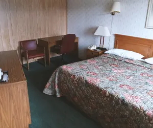 Photo 3 - Blue Way Inn And Suites Winfield