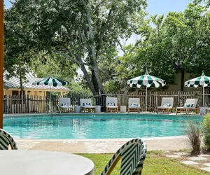 Photo 2 - Meyer Hotel