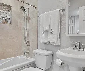 Photo 4 - The Perfect Get Away - Walk to Wilton Drive