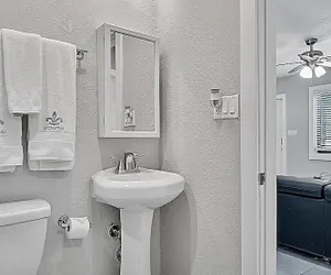 Photo 5 - The Perfect Get Away - Walk to Wilton Drive