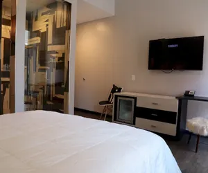 Photo 5 - Awesome En Suite Studio