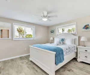 Photo 5 - Lazy Pelican 2 Bedroom Home by RedAwning