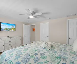 Photo 4 - Lazy Pelican 2 Bedroom Home by RedAwning