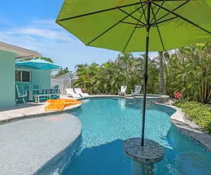 Photo 2 - Lazy Pelican 2 Bedroom Home by RedAwning