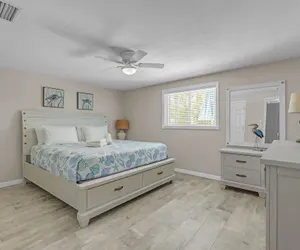 Photo 3 - Lazy Pelican 2 Bedroom Home by RedAwning