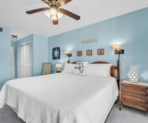 Photo 4 - Runaway Bay 212 1 Bedroom Condo by RedAwning