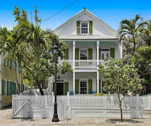 Photo 3 - Lighthouse Villa by Avantstay Walk to Southernmost Point w/ Private Pool & Patio Month Long Stays