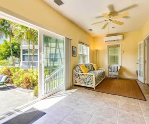 Photo 3 - Place to Relax by Avantstay Shared Pool 3 Miles to Smather's Beach Month-long Stays Only