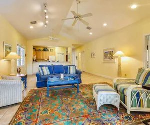 Photo 4 - Place to Relax by Avantstay Shared Pool 3 Miles to Smather's Beach Month-long Stays Only