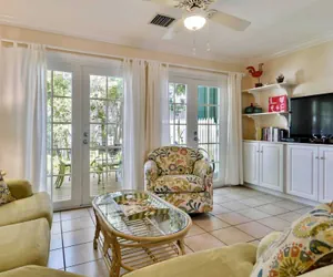 Photo 5 - Breezy Bungalow by Avantstay Close 2 Zachary Taylor State Park & Beach w/ Shared Pool Week Long Stays