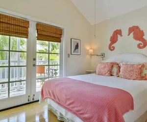 Photo 3 - Breezy Bungalow by Avantstay Close 2 Zachary Taylor State Park & Beach w/ Shared Pool Week Long Stays