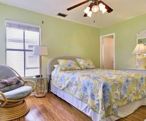 Photo 3 - Duval Breeze by Avantstay Great Location Close to Beach & Nightlife Shared Pool! Week Long Stays