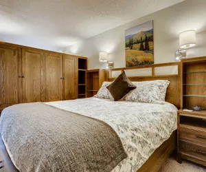 Photo 4 - Lift House Lodge, Close to Gondola, Premium Studio Condo